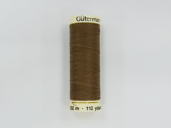ギッターマン刺繍糸　１００ｍ　４３９（ラテ）
